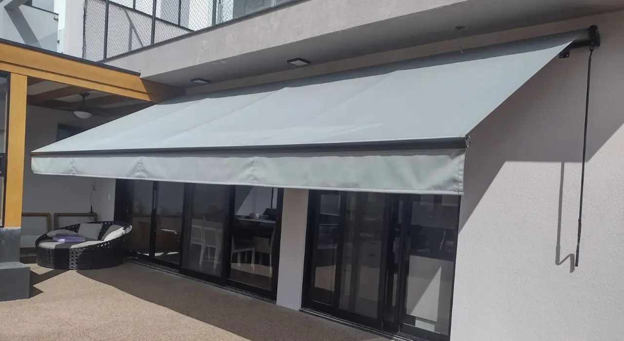 Toldo Articulado em Policarbonato
