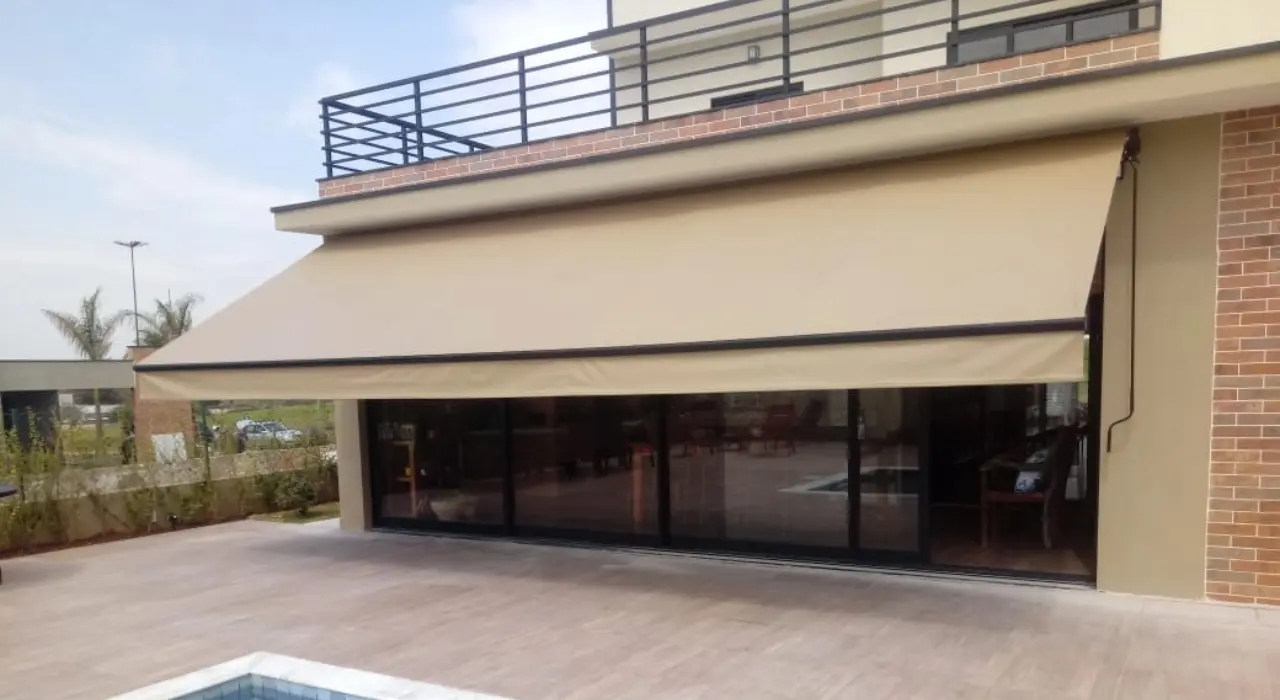 Toldo Articulado em Policarbonato